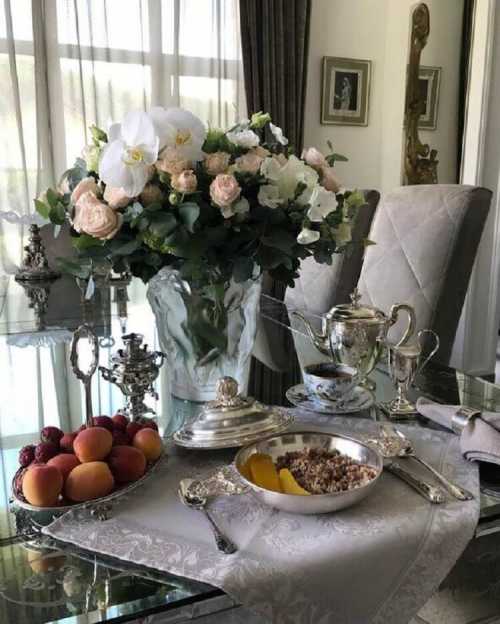 Теперь же артист снял пародию на коллег, которые публикуют в фото своих завтраков