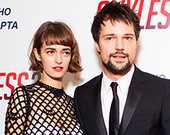 Примечательно, что первая главная роль досталась