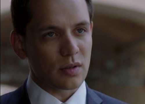 У меня не было ни связей, ни понтов, родители всегда жили небогато. И тут меня из ниоткуда запинывают на самый верх