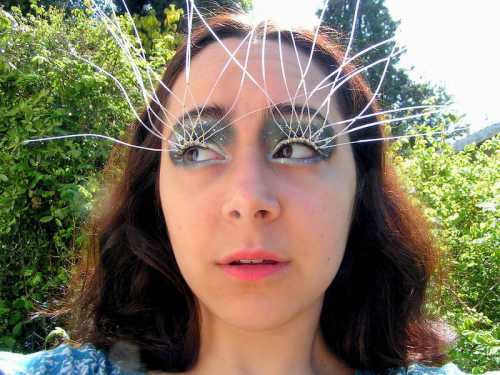 Но найти подобные варианты ресниц можно на таких международных ресурсах по как здесь представлено огромное количество самых интересных и оригинальных изделий со всего мира