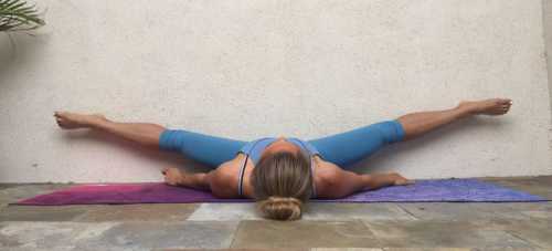 За день нужно пить до л не газированной воды, и есть больше рыбы, зелени, капусты, яиц и морской капусты