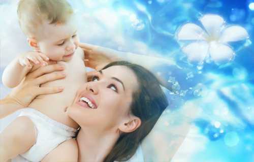 Она остается с малышами в удобное для мамы время на несколько часов