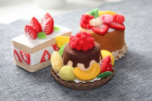 Пирожное из фетра