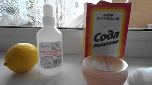 Протерев утром подмышки влажным тампоном с содой, избавляются от запаха пота на целый день и приостанавливают обильное потоотделение