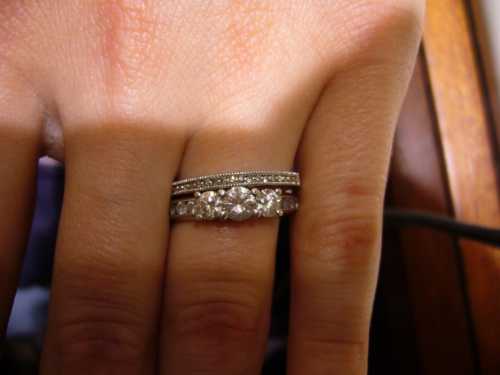 Чтобы не раскрыть свои намерения раньше времени, можно схитрить