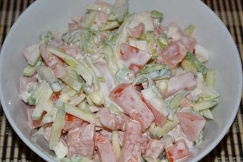 Салат с огурцами и майонезом