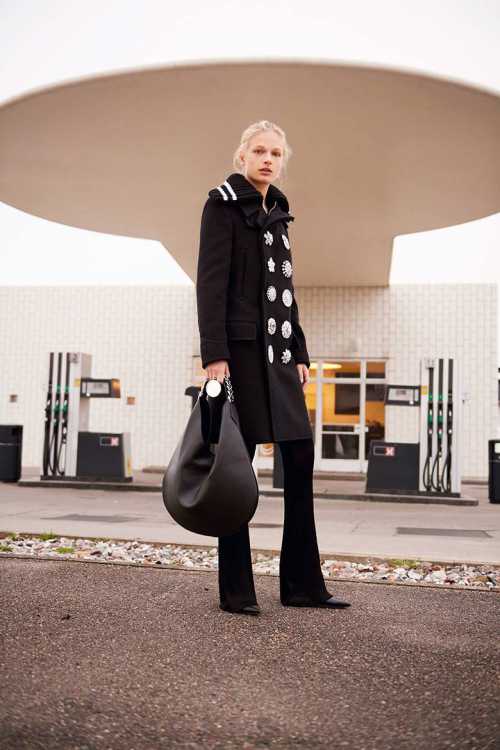 Как носить один цвет: 3 важных урока от модного дома Givenchy