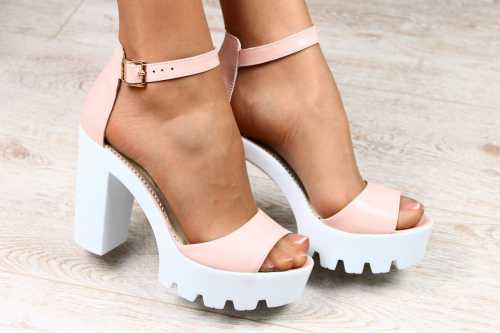 Модные женские летние босоножки на каблуке 2017