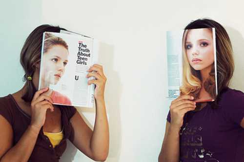 Это тоже является отклонением в психологическом поведении и является ничем иным, как комплексом неполноценности, так как человек постоянно доказывает другим, что он не такой, какой они думают