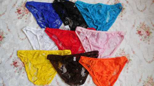 Особенно пригодится толкование цвета трусов, если во сне они надеты на другом человеке красные трусы снятся стремление к флирту также красные трусы во сне означают успех в любви, возможно, новое увлечение, страсть белые трусы во сне указывают на фригидность, самообман, фрустрацию сексуальных потребностей желтые трусы тайные опасения, страхи зеленые интерес, любопытство, желание общения синие неприступность, охлаждение чувств у партнера, либо отстраненность, равнодушие фиолетовые сиреневые на другом человеке символ властности, на себе подвергнуться сексуальным домогательствам если хозяин сна женщина черные трусы снятся порочные мысли, в том числе сексуального характера