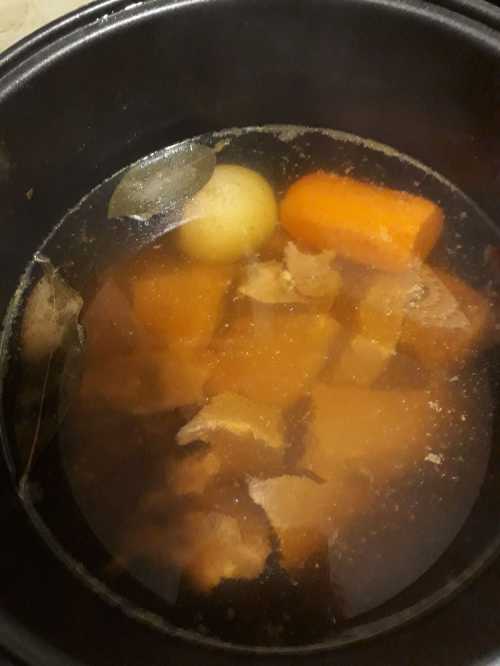 По окончании варки рубленое мясо удалить шумовкой