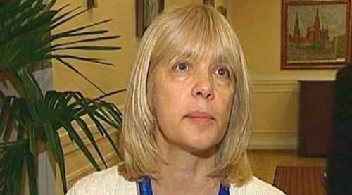 В некоторых вопросах популярная исполнительница фактически беспомощна она уже не может обходиться без прислуги, сообщают