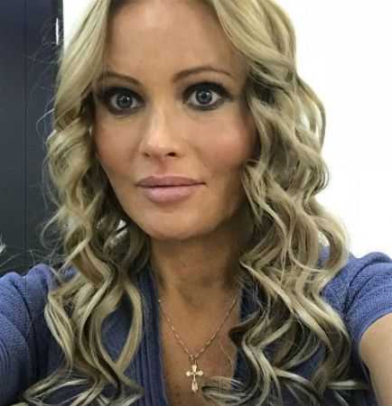 Правда, Дана