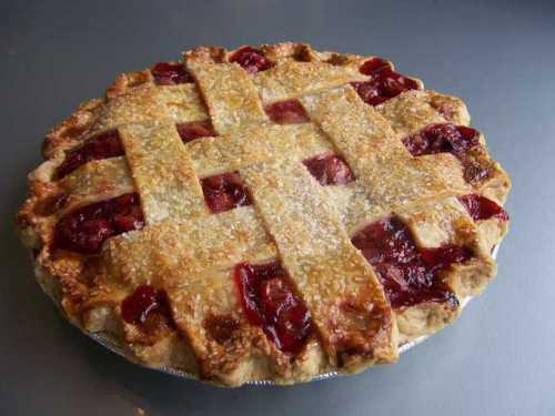 Рецепты простого пирога с вишней, секреты выбора