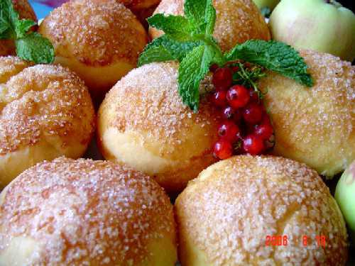 Ингредиенты кг филе свинины, г сала, несколько зубчиков чеснока, чложка черного молотого перца, чложка сахара, чложка желатина, мл воды, чложки соли, чложка пряных трав для мяса, копченая паприка если хотите что бы колбаса была с копченым ароматом