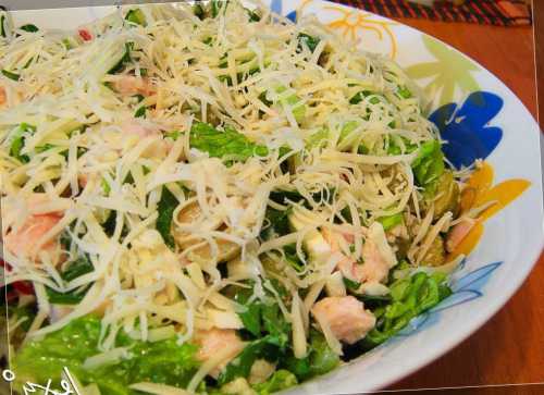 В этом случае вкус будет более сбалансирован куриные грудки у меня была грудка с костями и кожей, которые я предварительно удалил шт моцарелла для пиццы более зрелая, чем обычно г дорблю увы, у меня не было г яйцо шт хлеб вчерашний г тимьян сушеный или орегано щепотка крупная нейодиро ванная соль пару щепоток свежемолотый черный перец щепотка