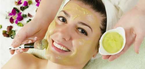 Красная, розовая и желтая глина отличается более мягким действием и может применяться для сухой, чувствительной и увядающей кожи