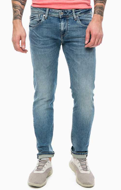 Результат универсальности фасона в сочетании с фантазией дизайнеров можно наблюдать сегодня в виде широкого ассортимента чиносов и их высокой популярности