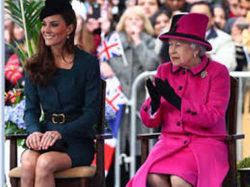Елизавета II раскритиковала наряды Кейт Миддлтон