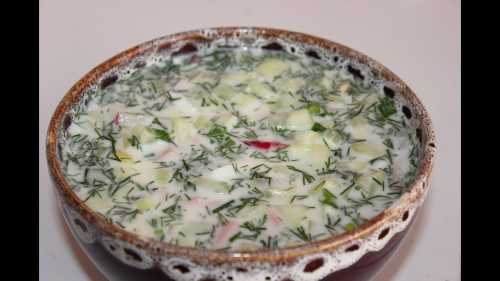 Помоем редис, огурцы, зелень и все порежем меленько