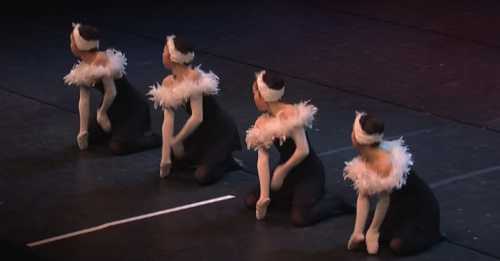 Как выглядит Лебединое озеро в Японии Главное не упадите от смеха со стула