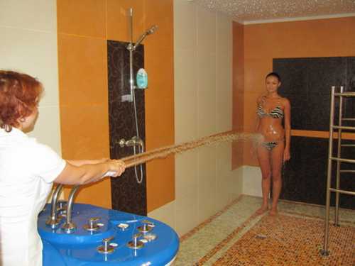 А что представляет собой ретиноловый пилинг лица и как проходит процедура, можно узнать здесь