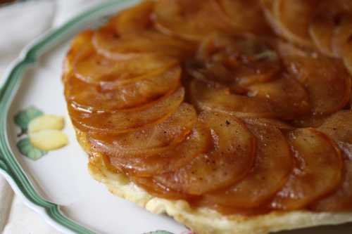 Это необходимо для того, чтобы тесто хорошенько слипалось